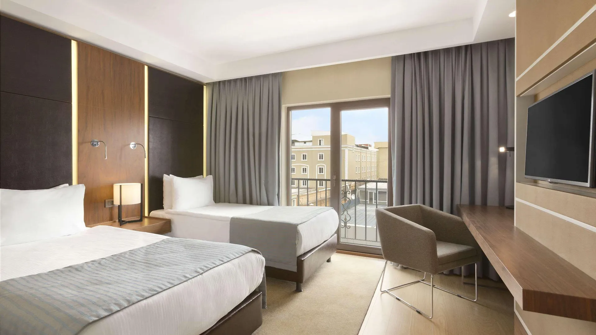 Hotel Ramada By Wyndham Istanbul Florya