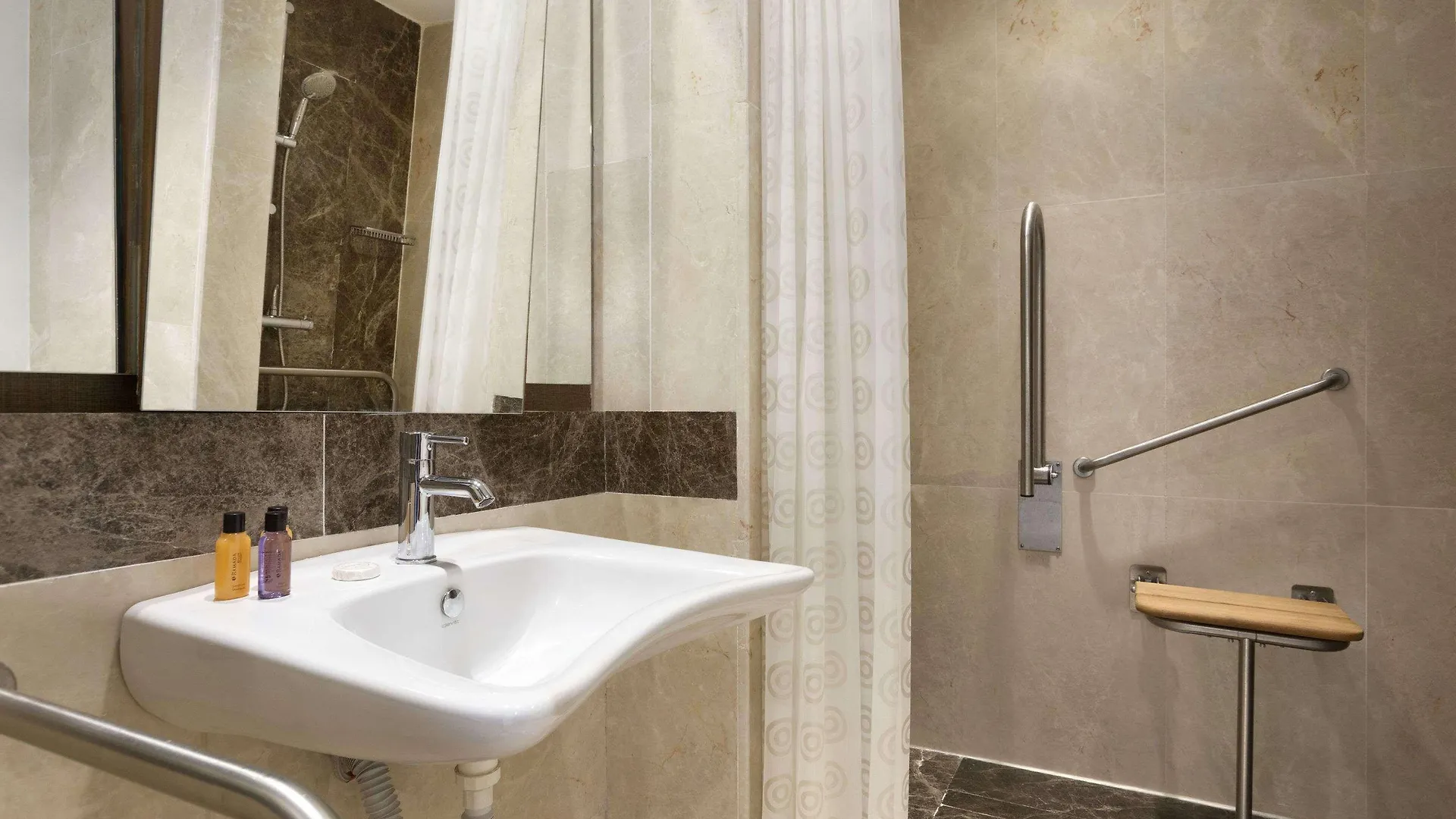 Hotel Ramada By Wyndham Istanbul Florya